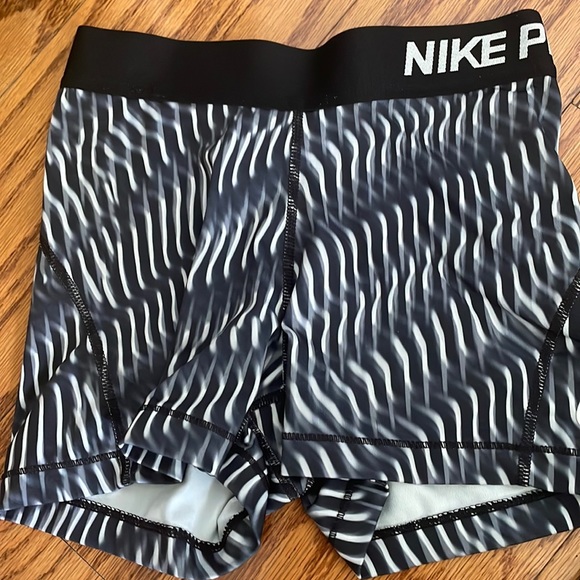 Nike pros size xs - Picture 1 of 3